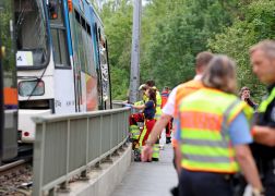 Zwoelf Verletzte Schwerer Strassenbahn Unfall In Jena  09